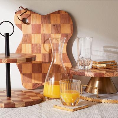 ENTERTAINING - Serveware to transform your table setting and enhance the joy of dining.